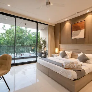 Hotel The Lodgers Luxury Near Golf Course Road